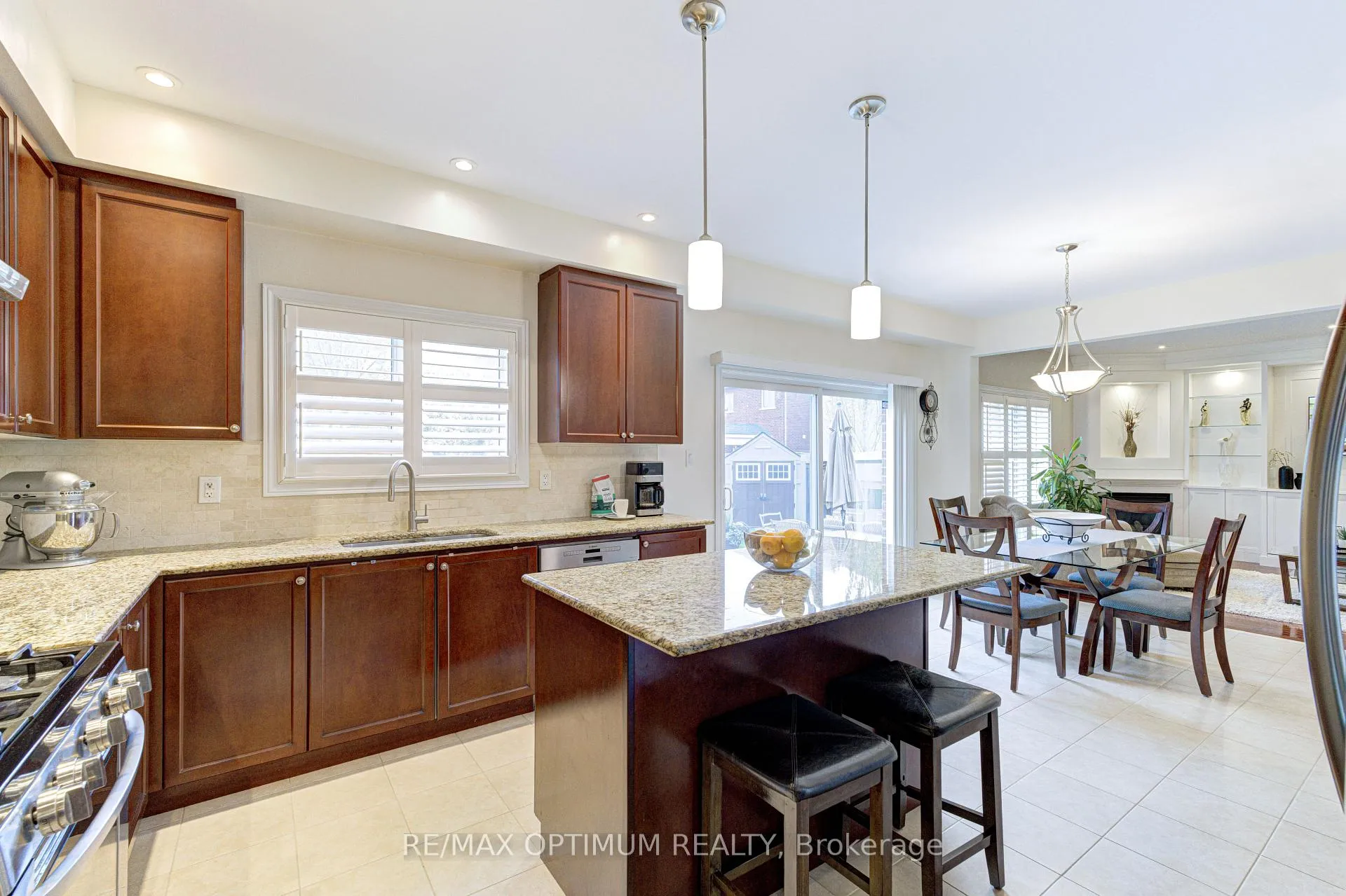 Photo 15 of 30 Sorbonne Drive, Brampton, Vales of Castlemore North — HOMEH