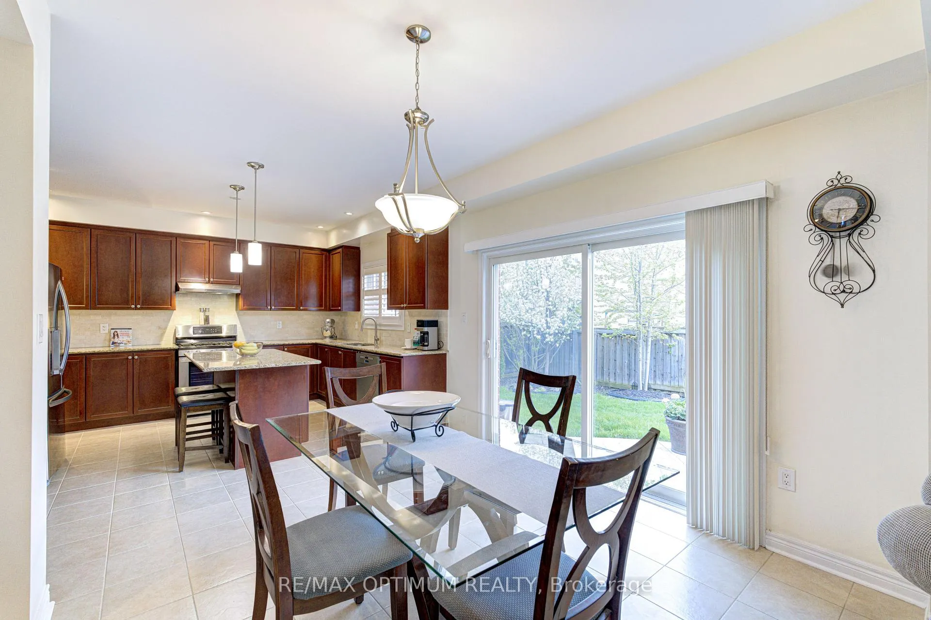Photo 17 of 30 Sorbonne Drive, Brampton, Vales of Castlemore North — HOMEH