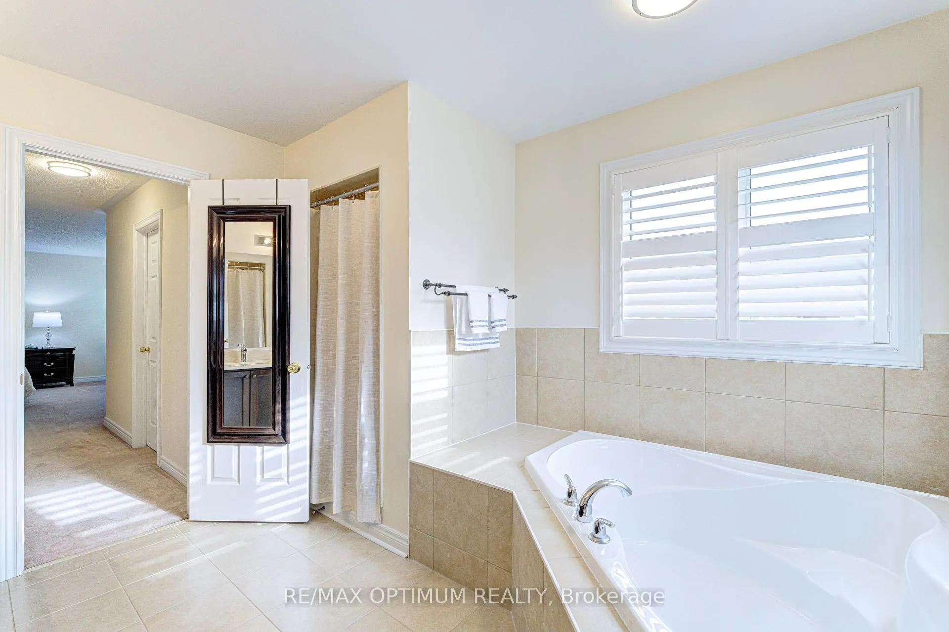 Photo 22 of 30 Sorbonne Drive, Brampton, Vales of Castlemore North — HOMEH