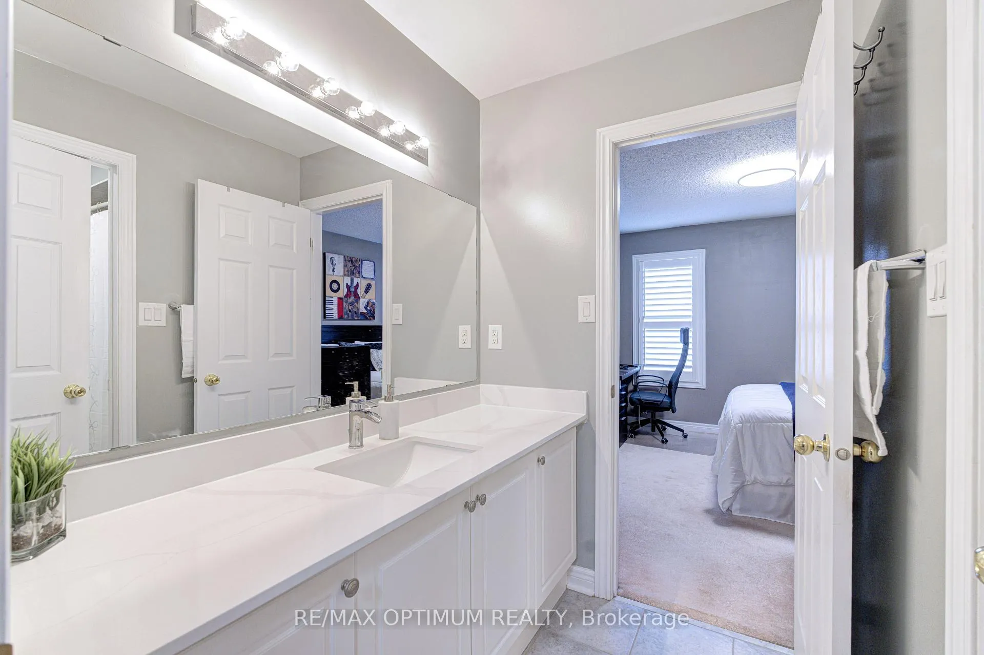 Photo 34 of 30 Sorbonne Drive, Brampton, Vales of Castlemore North — HOMEH