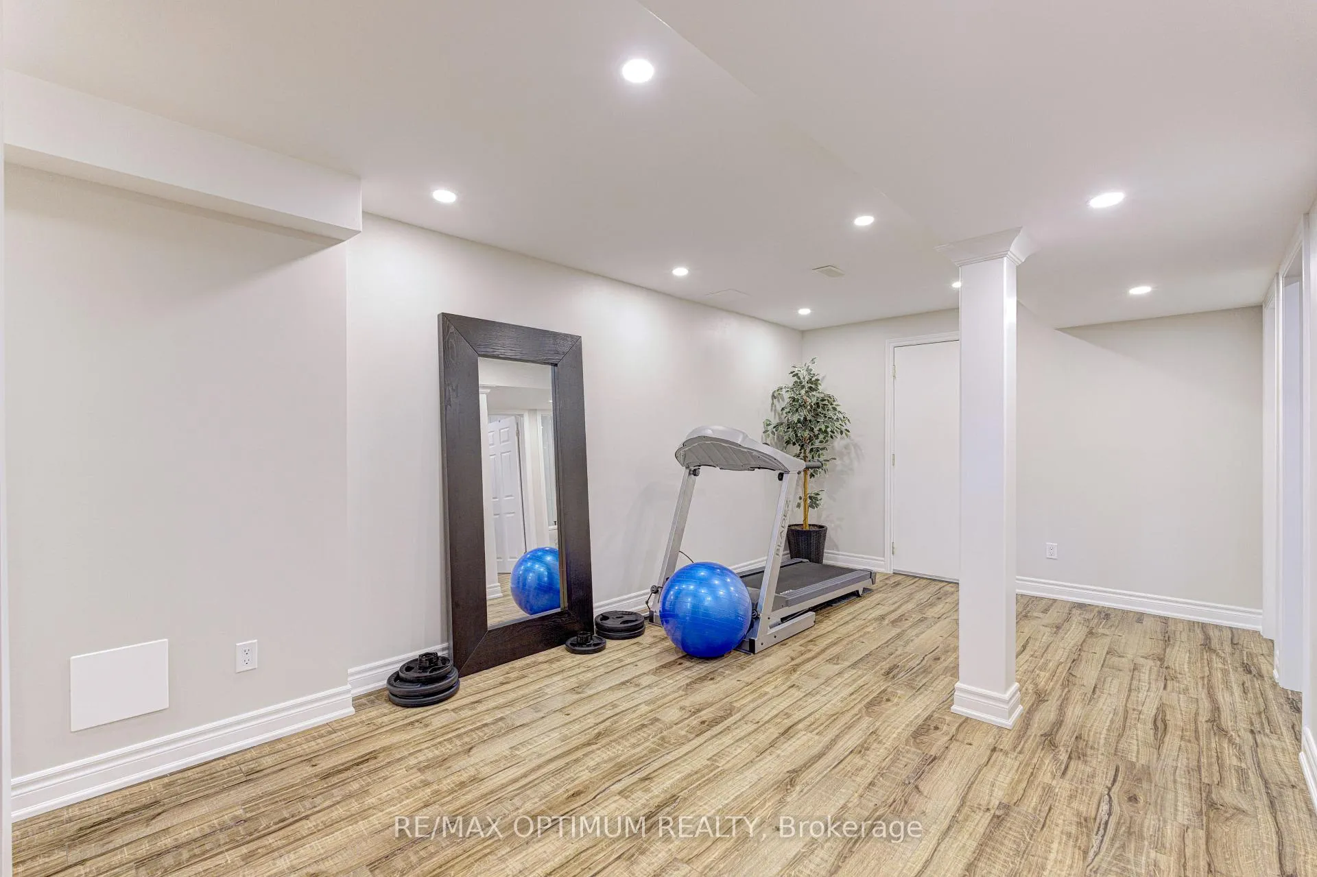 Photo 38 of 30 Sorbonne Drive, Brampton, Vales of Castlemore North — HOMEH