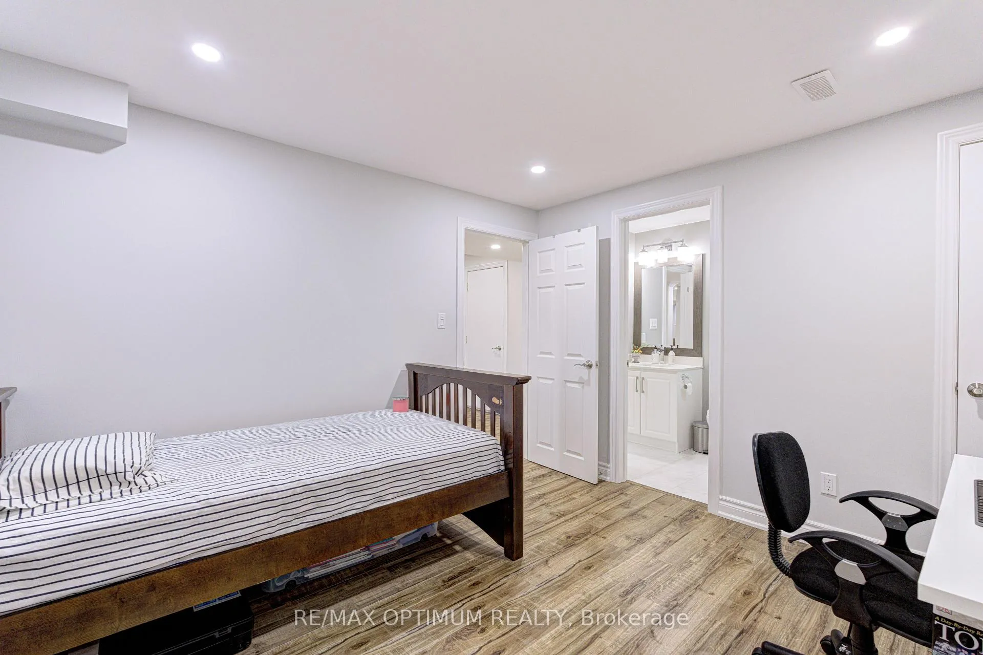 Photo 43 of 30 Sorbonne Drive, Brampton, Vales of Castlemore North — HOMEH