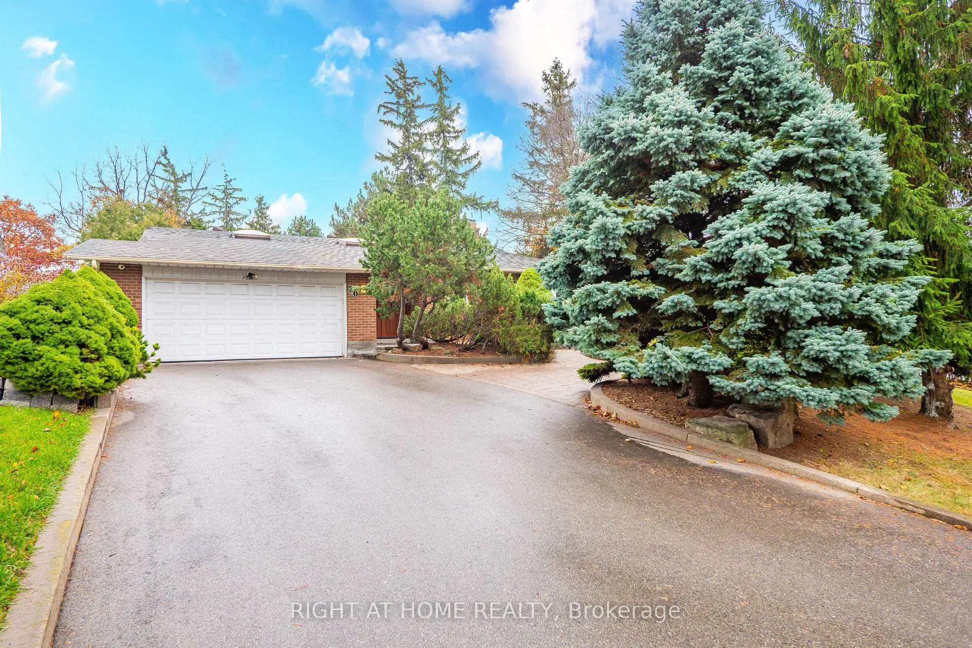 Photo 2 of 20 Pine Ridge Lane, Brampton, Brampton East — HOMEH
