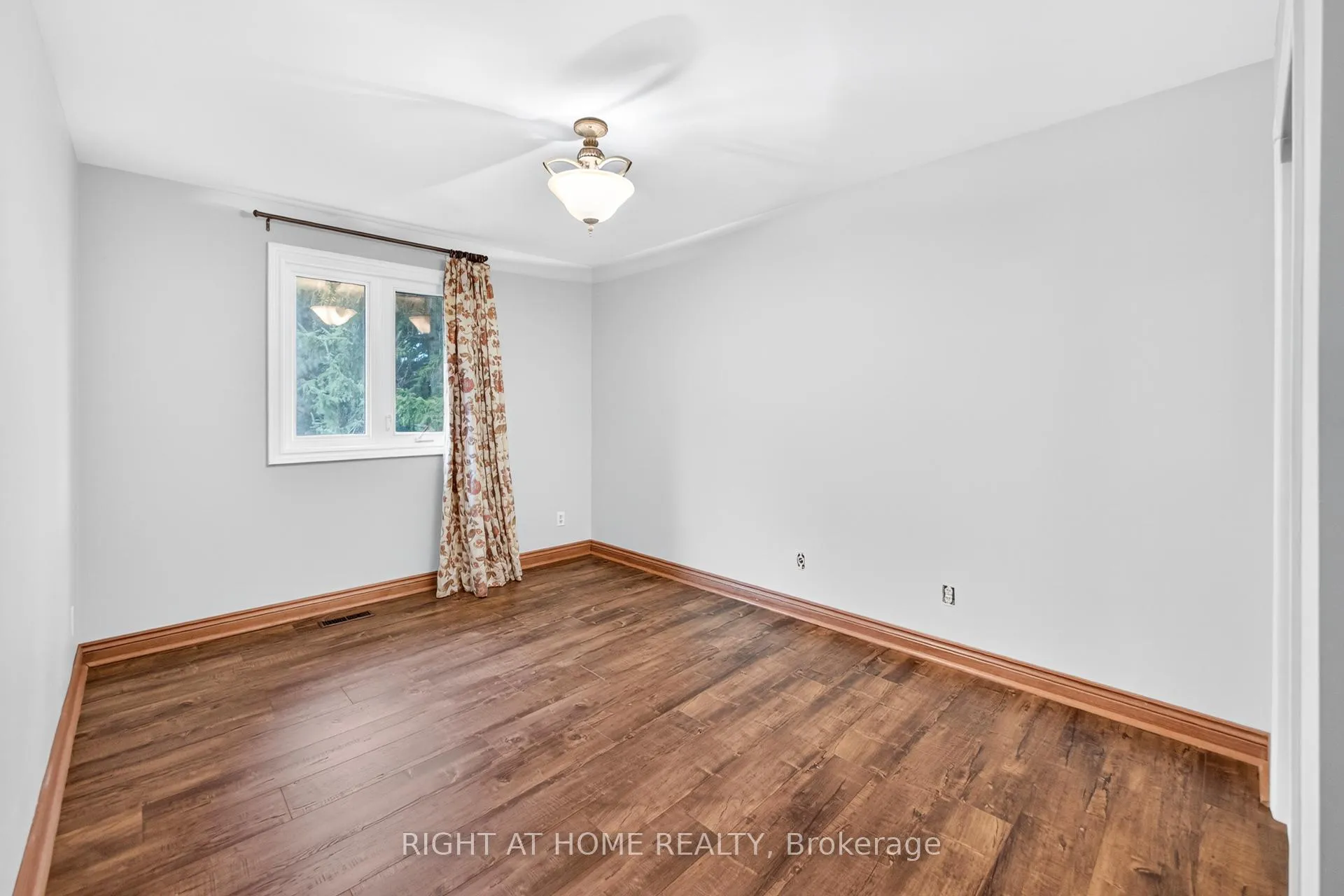 Photo 17 of 20 Pine Ridge Lane, Brampton, Brampton East — HOMEH