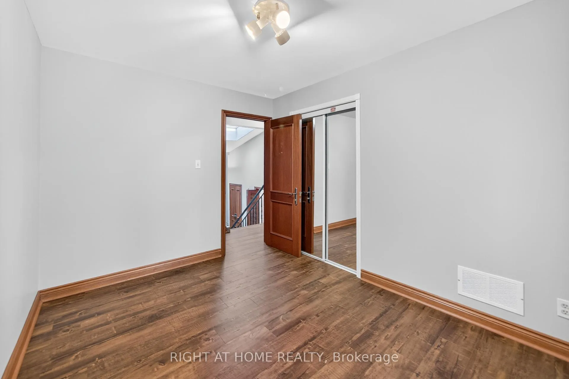 Photo 18 of 20 Pine Ridge Lane, Brampton, Brampton East — HOMEH