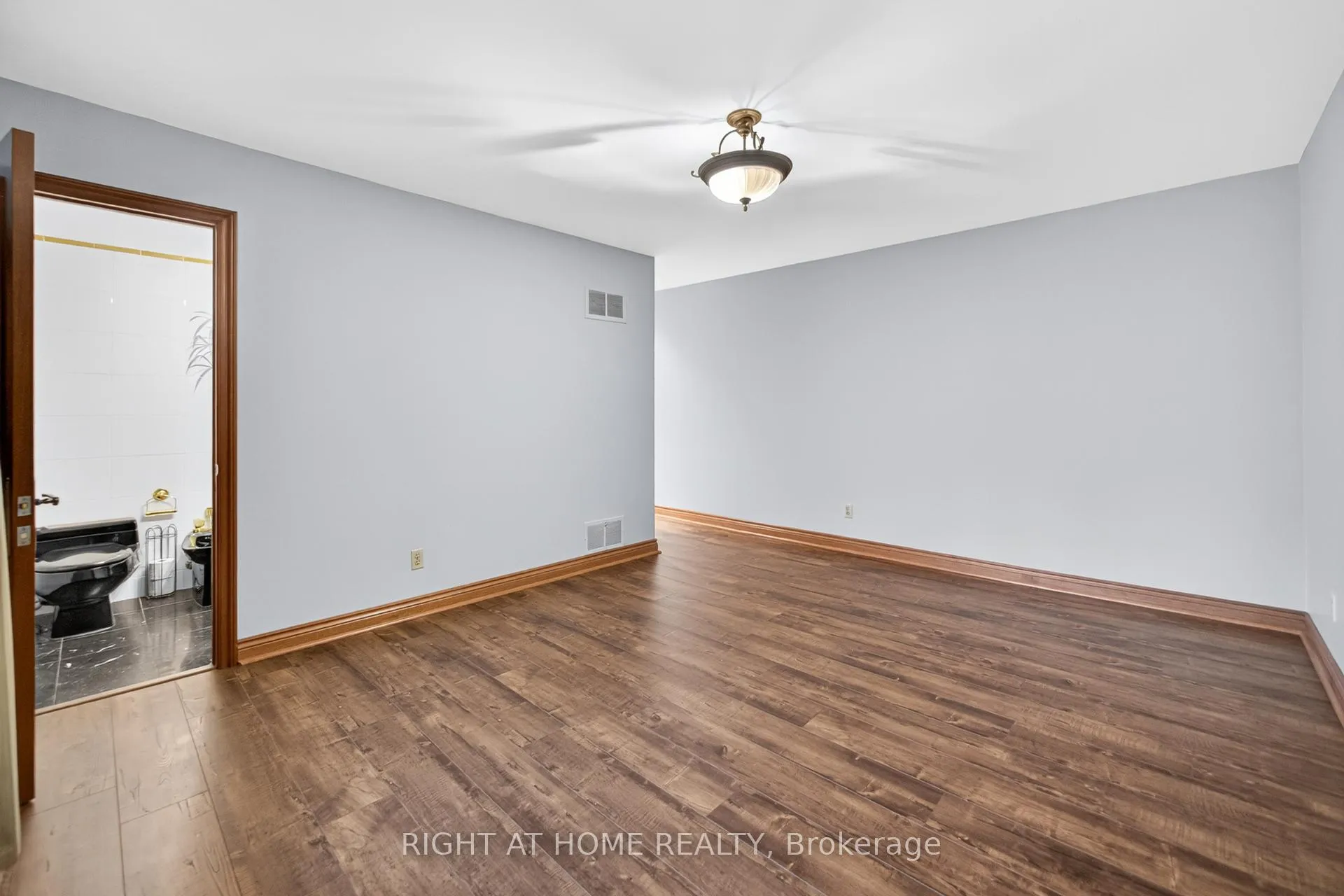 Photo 21 of 20 Pine Ridge Lane, Brampton, Brampton East — HOMEH