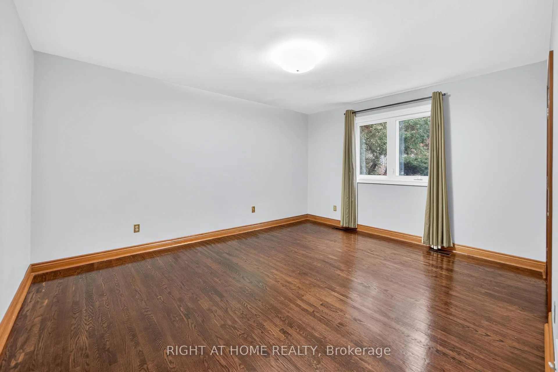 Photo 23 of 20 Pine Ridge Lane, Brampton, Brampton East — HOMEH
