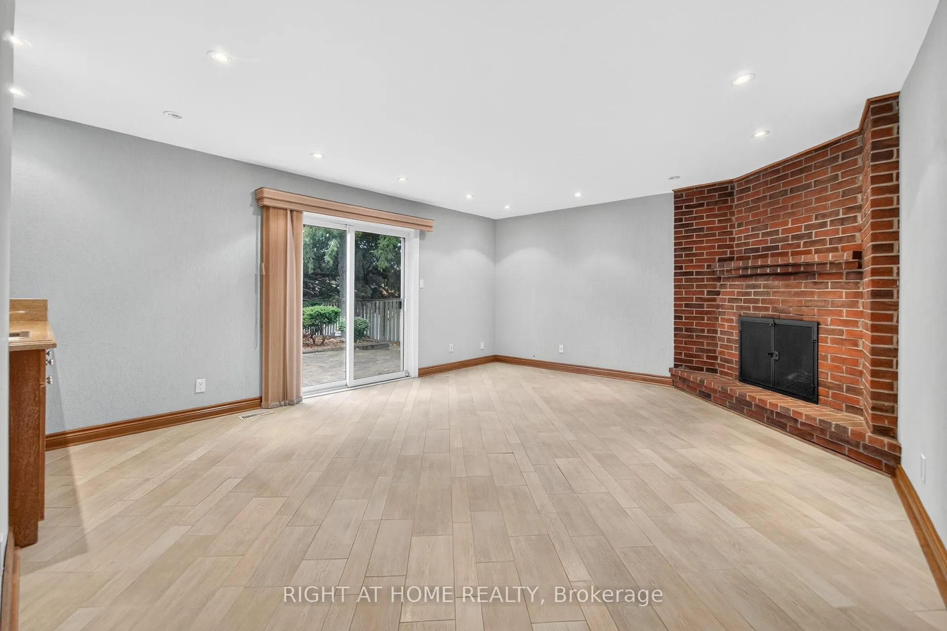 Photo 27 of 20 Pine Ridge Lane, Brampton, Brampton East — HOMEH