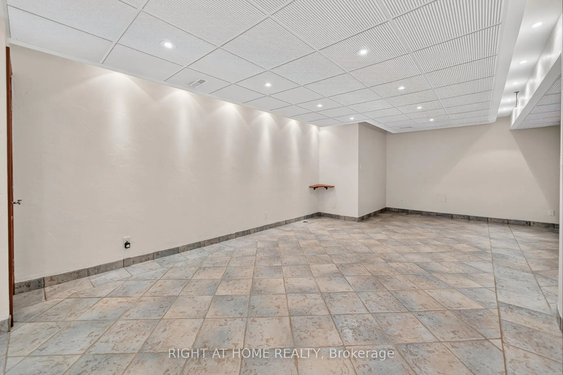 Photo 35 of 20 Pine Ridge Lane, Brampton, Brampton East — HOMEH