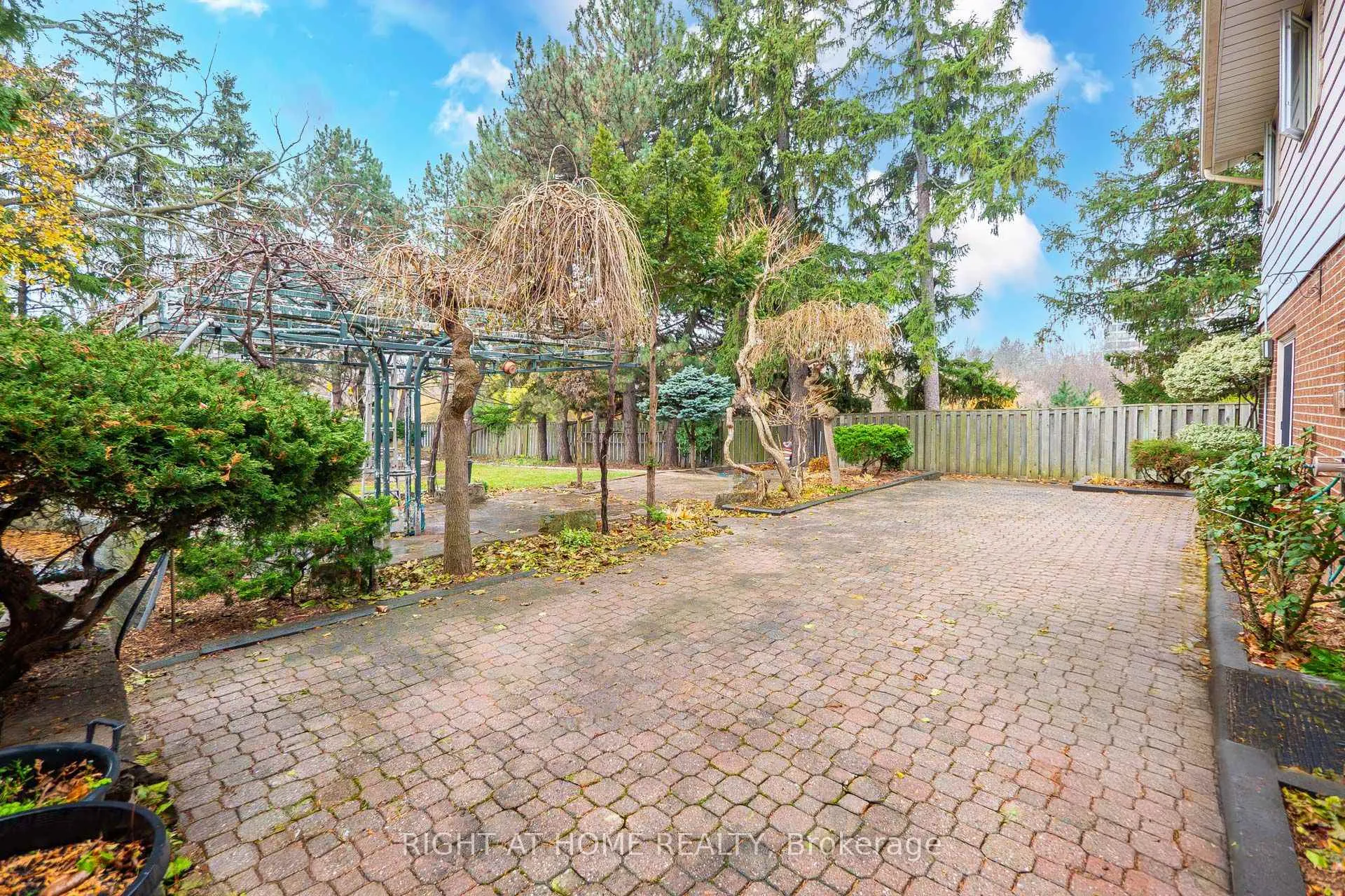 Photo 36 of 20 Pine Ridge Lane, Brampton, Brampton East — HOMEH