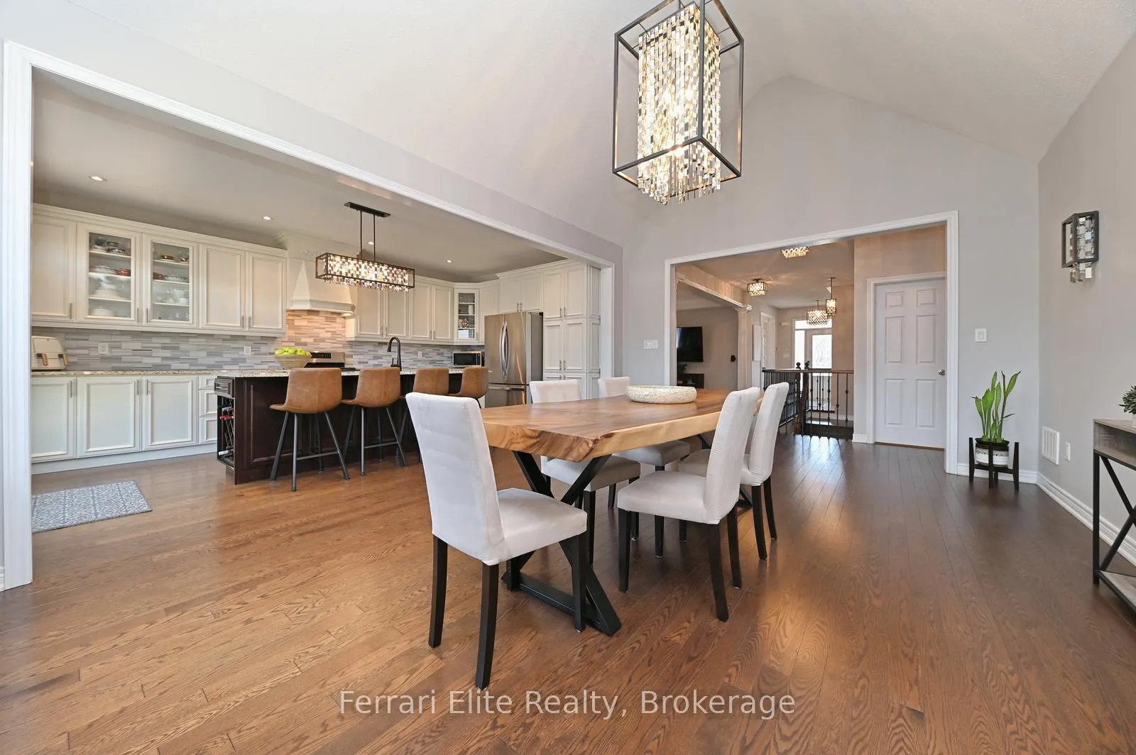 Photo 10 of 32 Copeland Crescent, Innisfil, Cookstown — HOMEH
