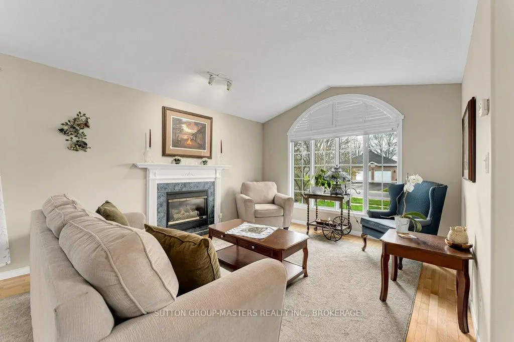 Photo 3 of 530 Sackville Crescent, Kingston, City Southwest — HOMEH