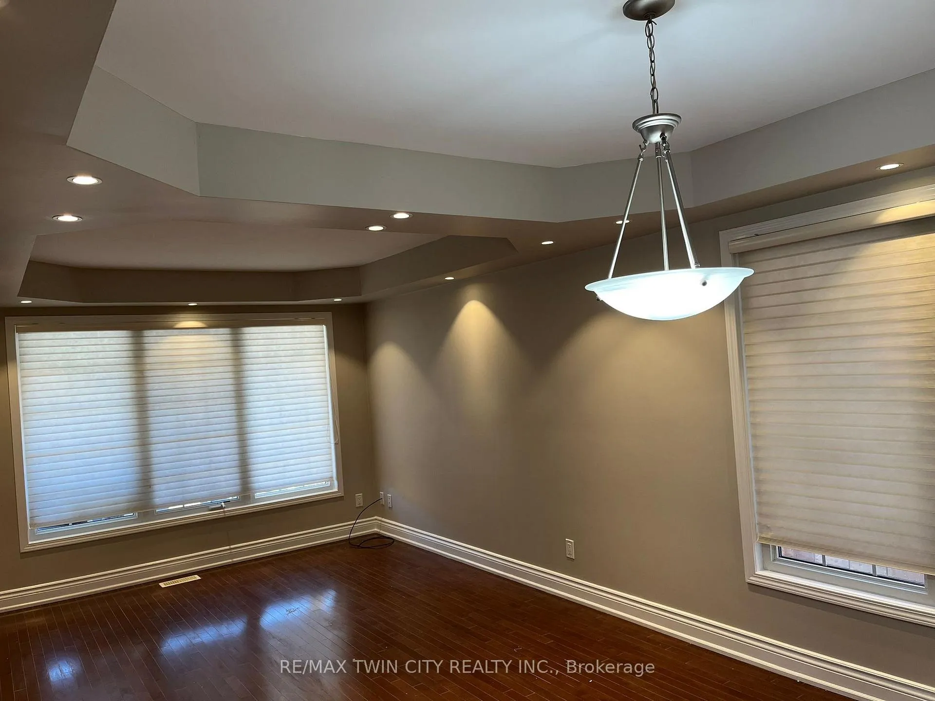 Photo 2 of Unit Main, 239 Mcdougall Crossing, Milton, Harrison — HOMEH