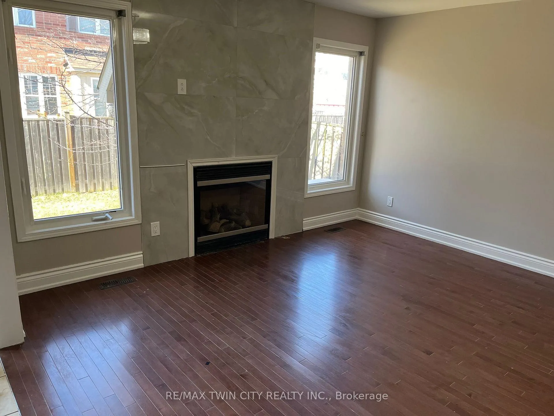 Photo 3 of Unit Main, 239 Mcdougall Crossing, Milton, Harrison — HOMEH