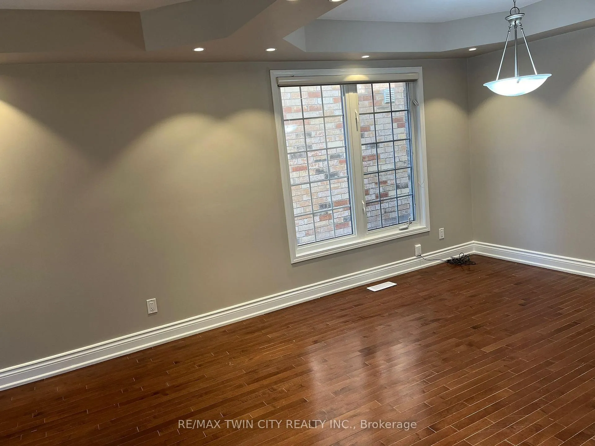 Photo 6 of Unit Main, 239 Mcdougall Crossing, Milton, Harrison — HOMEH