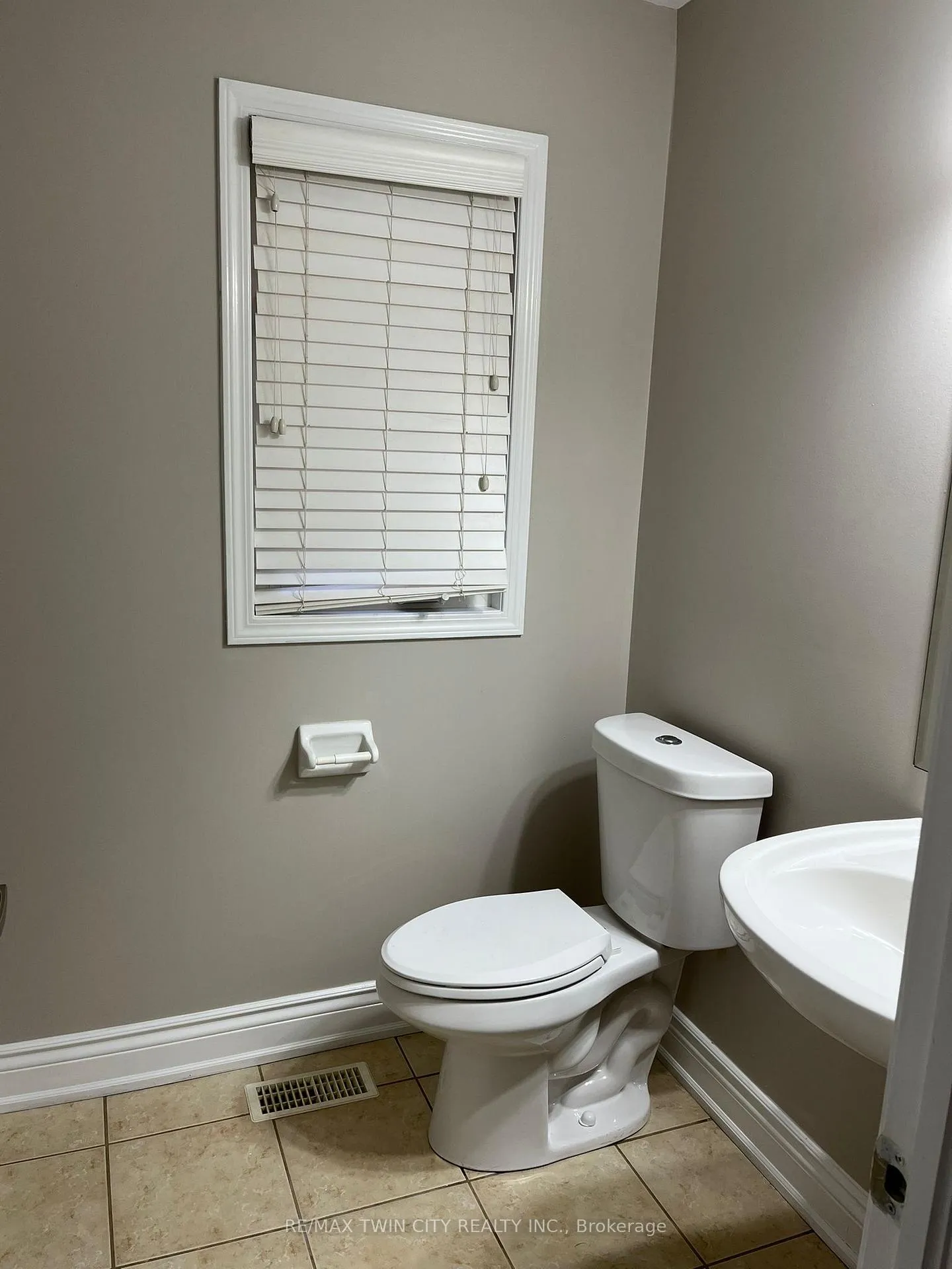 Photo 13 of Unit Main, 239 Mcdougall Crossing, Milton, Harrison — HOMEH