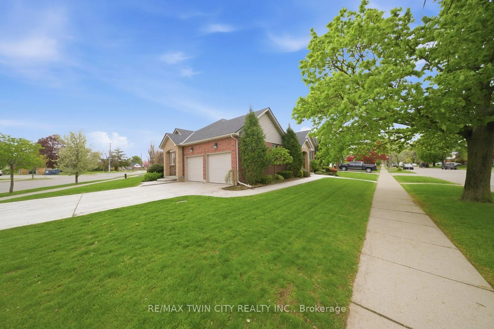 Photo 5 of 74 Franklin Street, Brantford, Henderson-Sky Acres — HOMEH