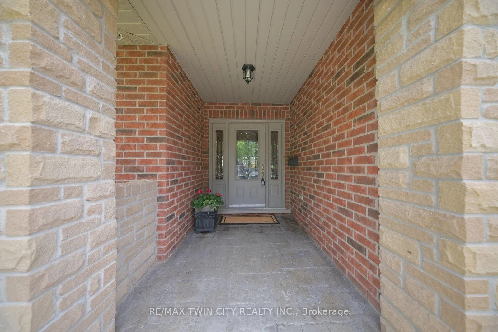 Photo 6 of 74 Franklin Street, Brantford, Henderson-Sky Acres — HOMEH