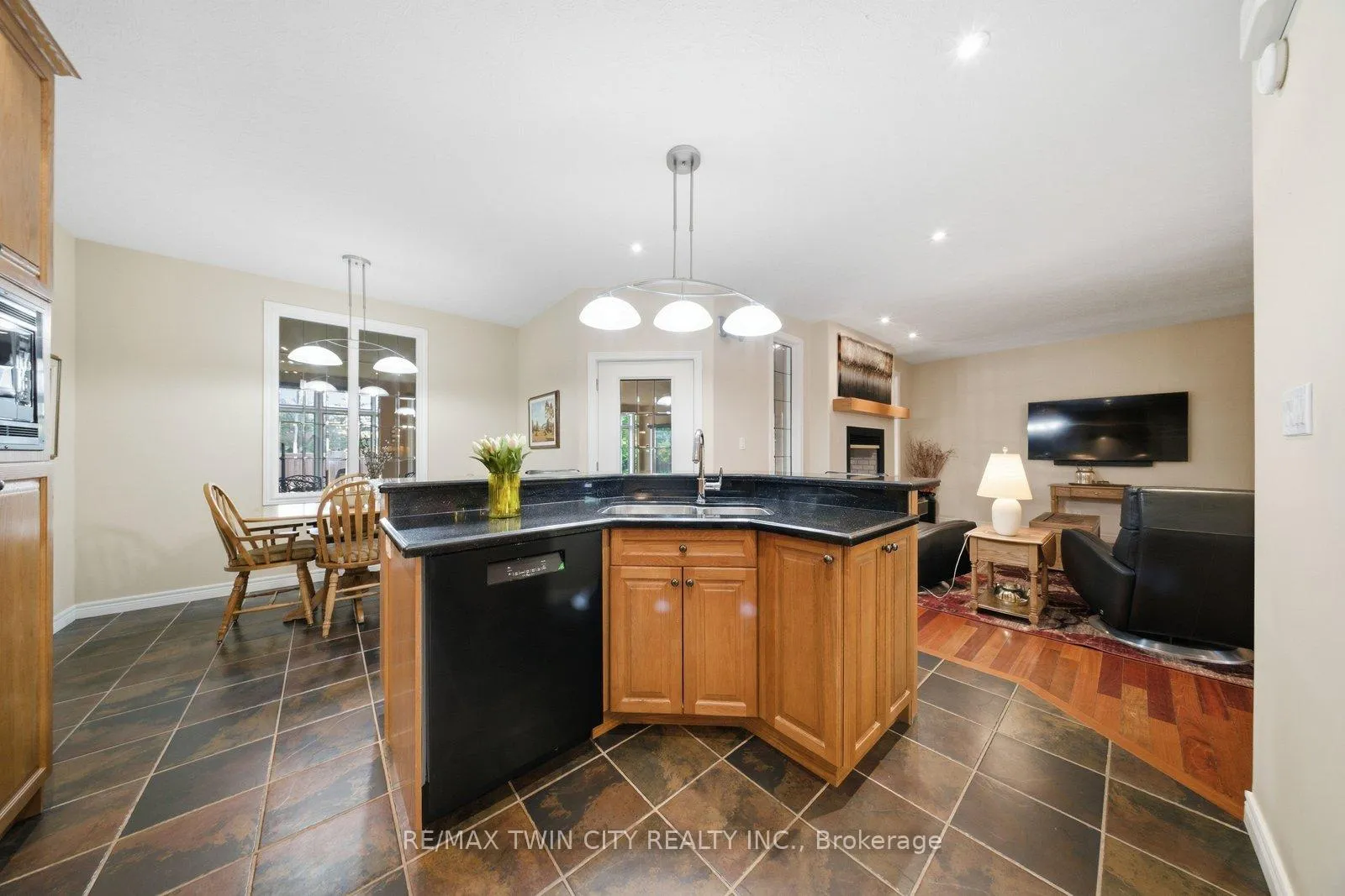 Photo 15 of 74 Franklin Street, Brantford, Henderson-Sky Acres — HOMEH