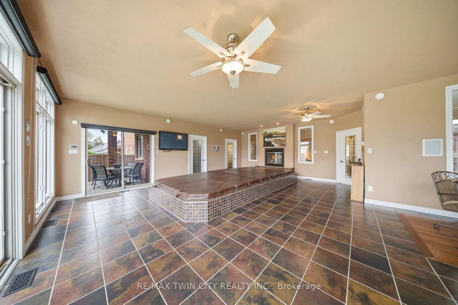 Photo 27 of 74 Franklin Street, Brantford, Henderson-Sky Acres — HOMEH