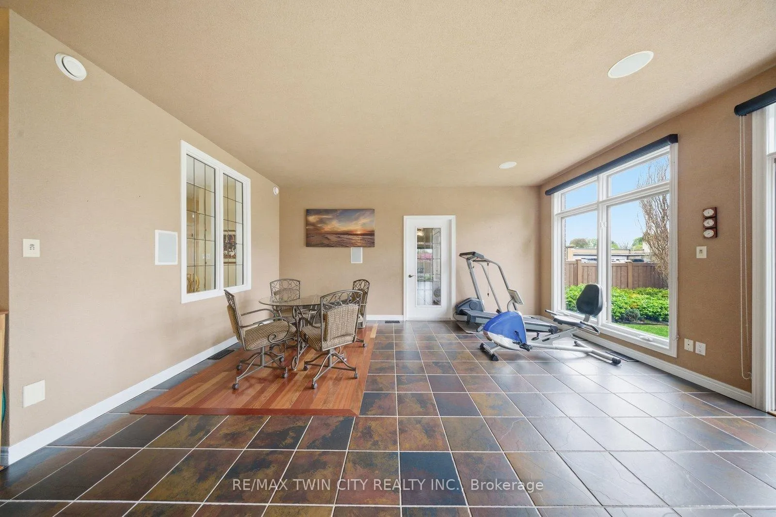 Photo 28 of 74 Franklin Street, Brantford, Henderson-Sky Acres — HOMEH