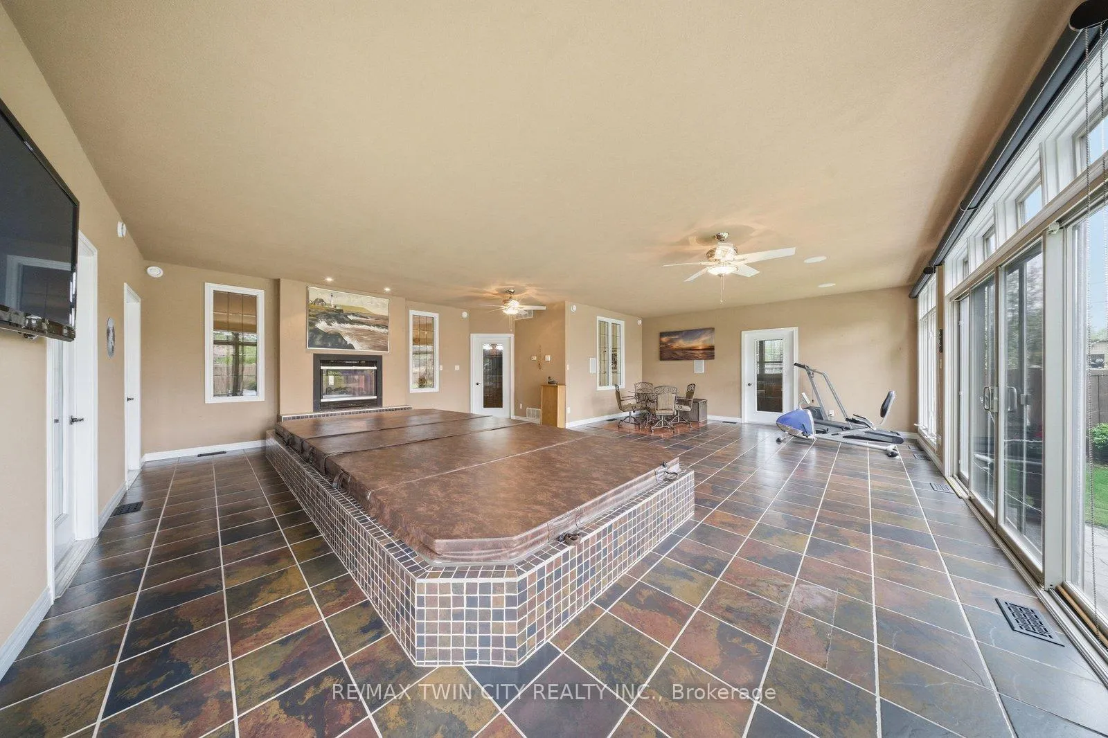 Photo 29 of 74 Franklin Street, Brantford, Henderson-Sky Acres — HOMEH