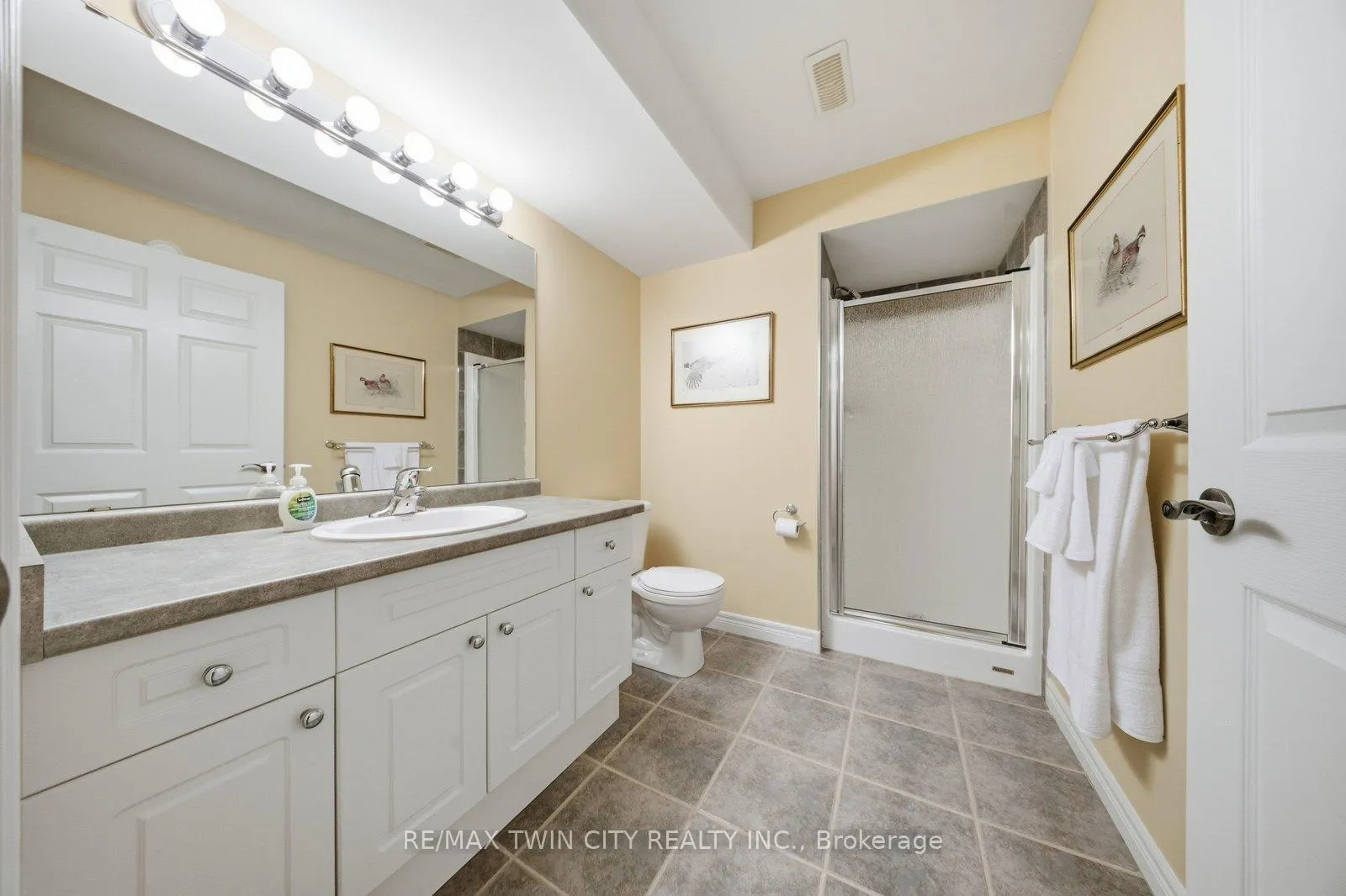 Photo 32 of 74 Franklin Street, Brantford, Henderson-Sky Acres — HOMEH