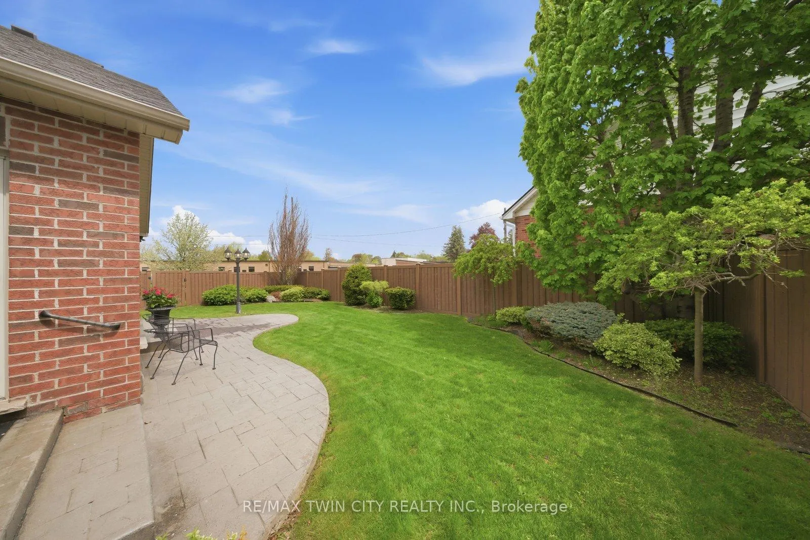 Photo 36 of 74 Franklin Street, Brantford, Henderson-Sky Acres — HOMEH