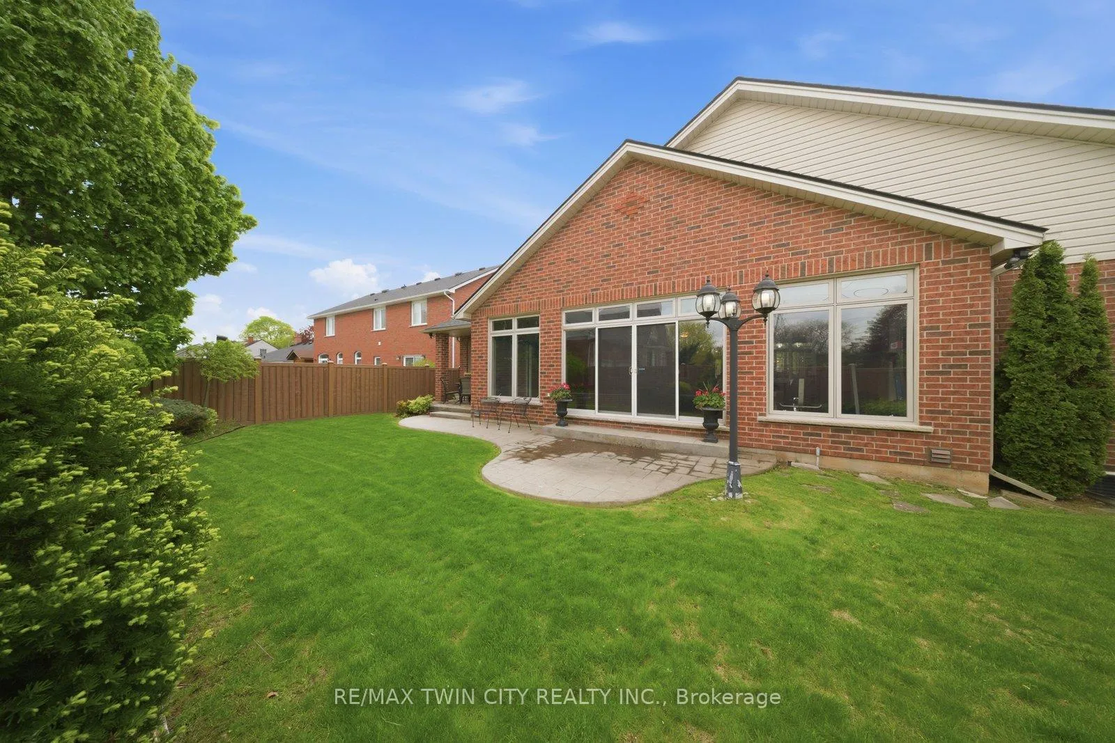 Photo 37 of 74 Franklin Street, Brantford, Henderson-Sky Acres — HOMEH