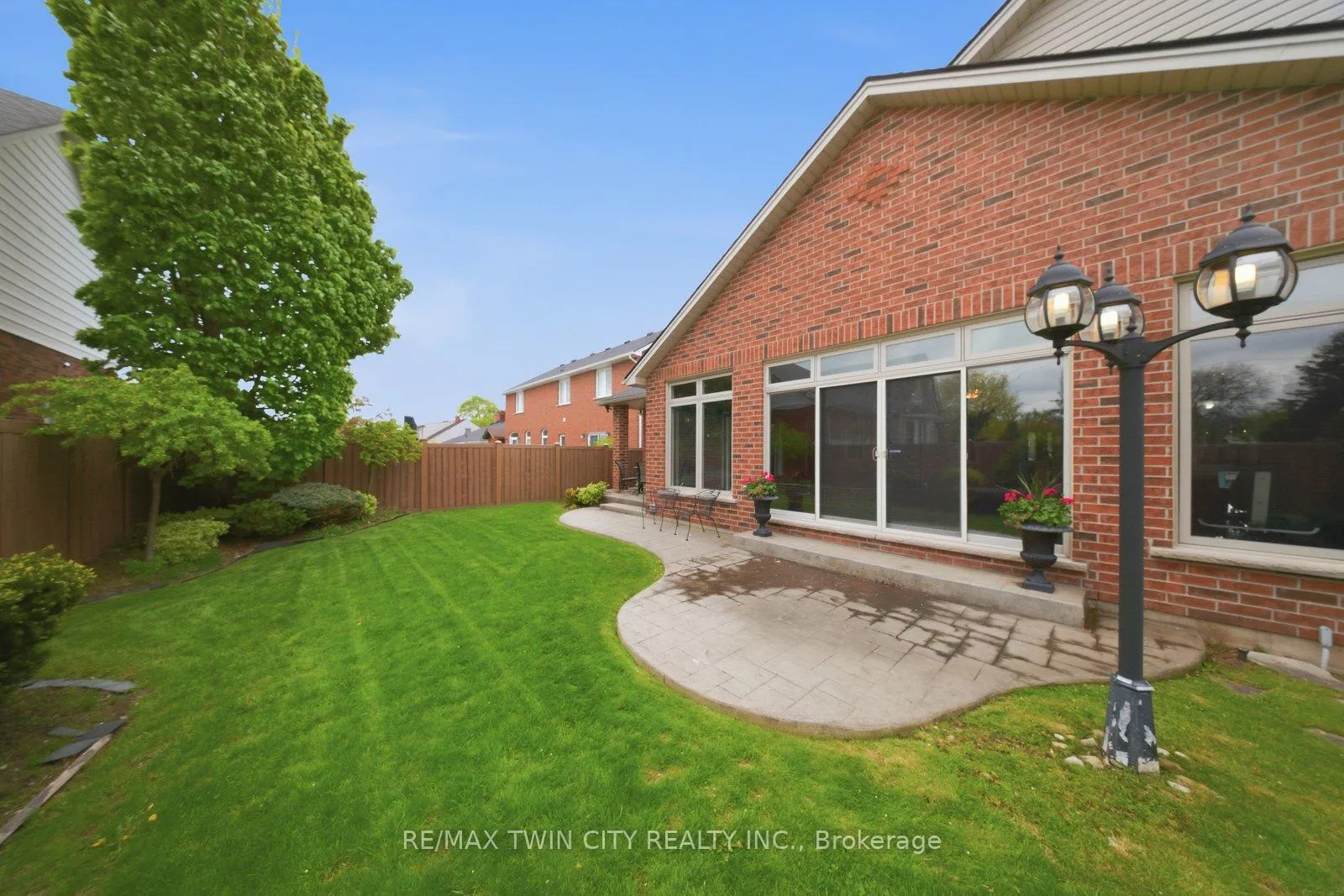 Photo 38 of 74 Franklin Street, Brantford, Henderson-Sky Acres — HOMEH