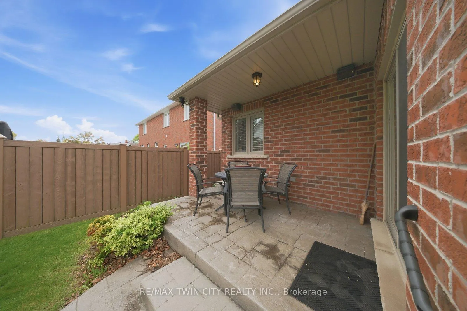 Photo 39 of 74 Franklin Street, Brantford, Henderson-Sky Acres — HOMEH