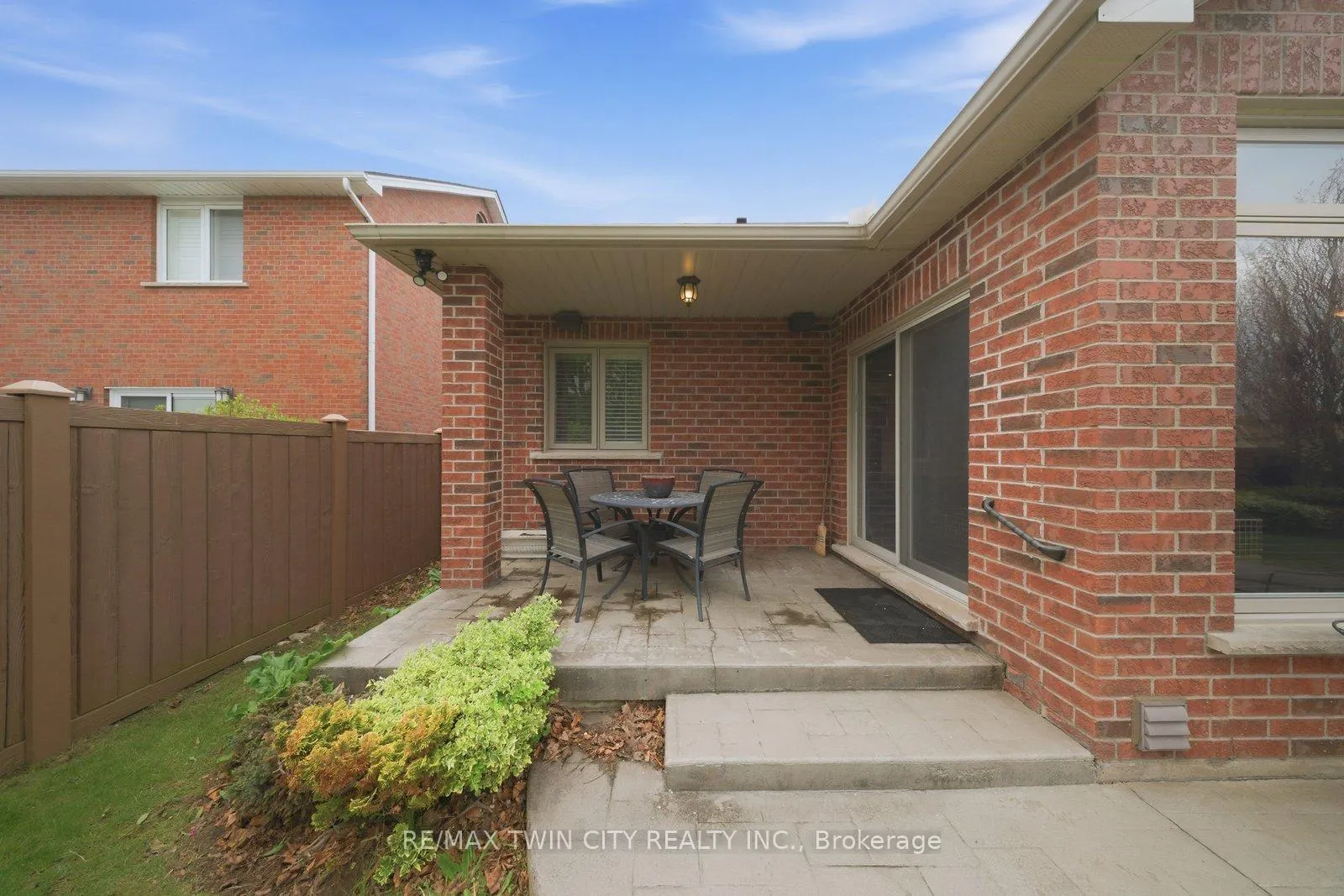 Photo 40 of 74 Franklin Street, Brantford, Henderson-Sky Acres — HOMEH