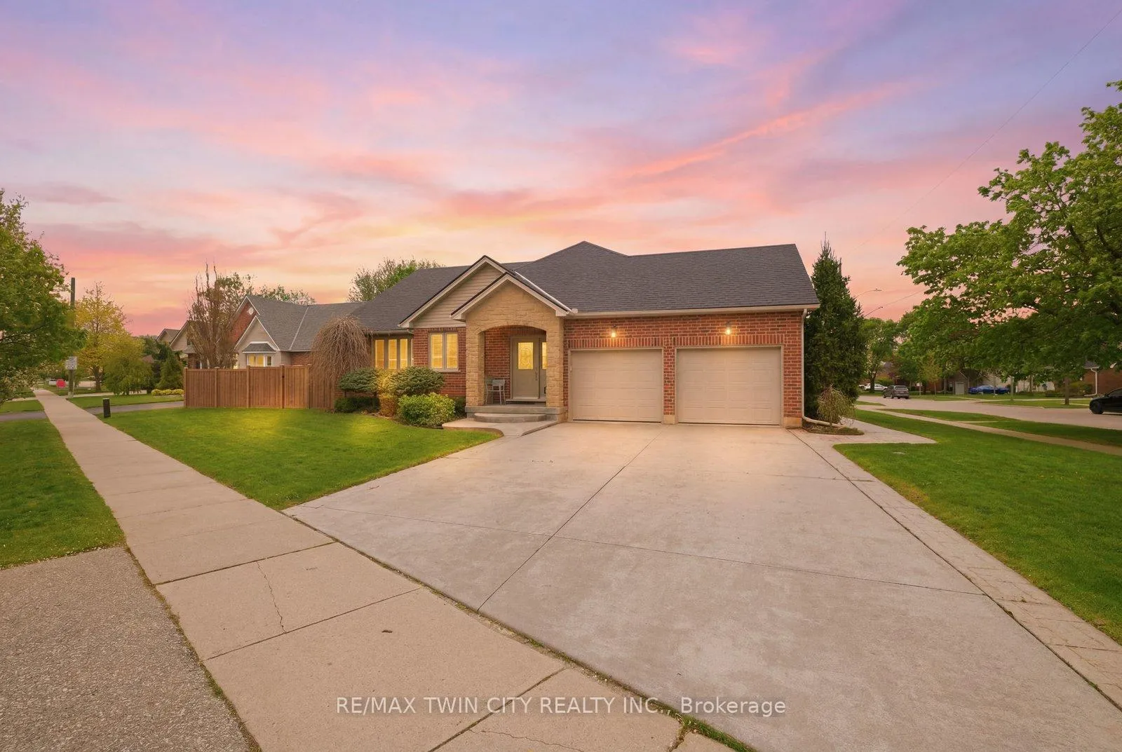 Photo 43 of 74 Franklin Street, Brantford, Henderson-Sky Acres — HOMEH