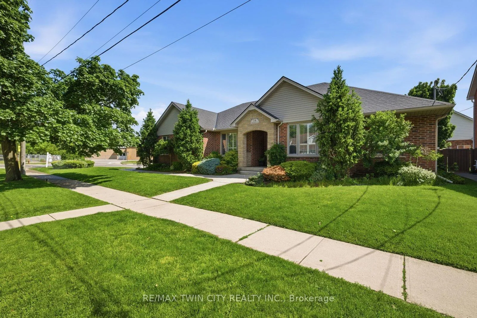 Photo 2 of 74 Franklin Street, Brantford, Henderson-Sky Acres — HOMEH