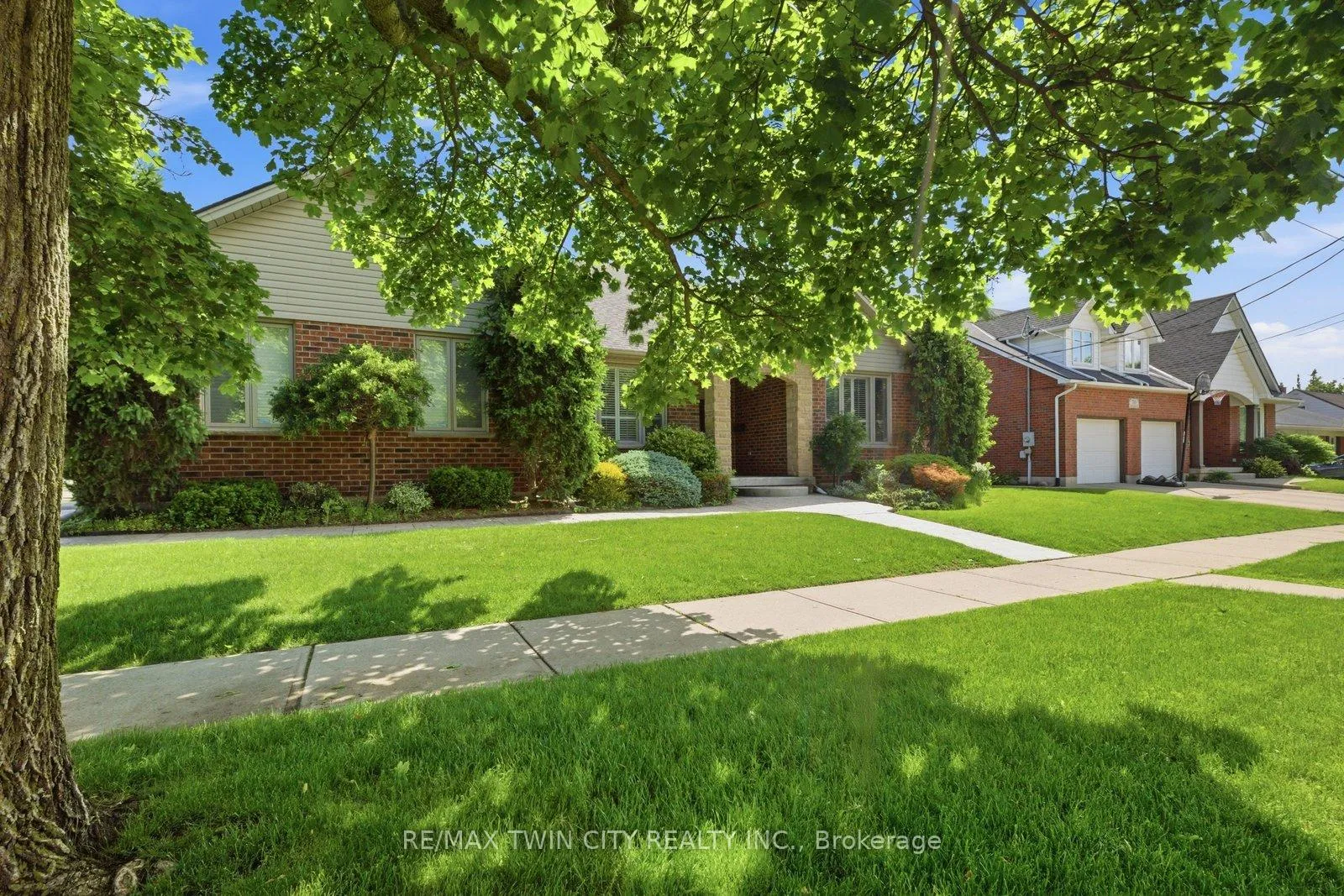 Photo 3 of 74 Franklin Street, Brantford, Henderson-Sky Acres — HOMEH