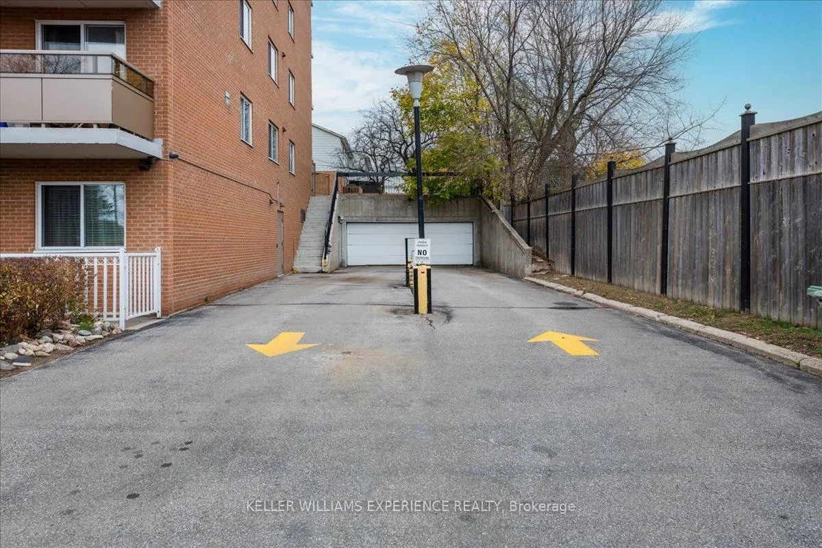 Photo 16 of Unit 804, 414 Blake Street, Barrie, Codrington — HOMEH