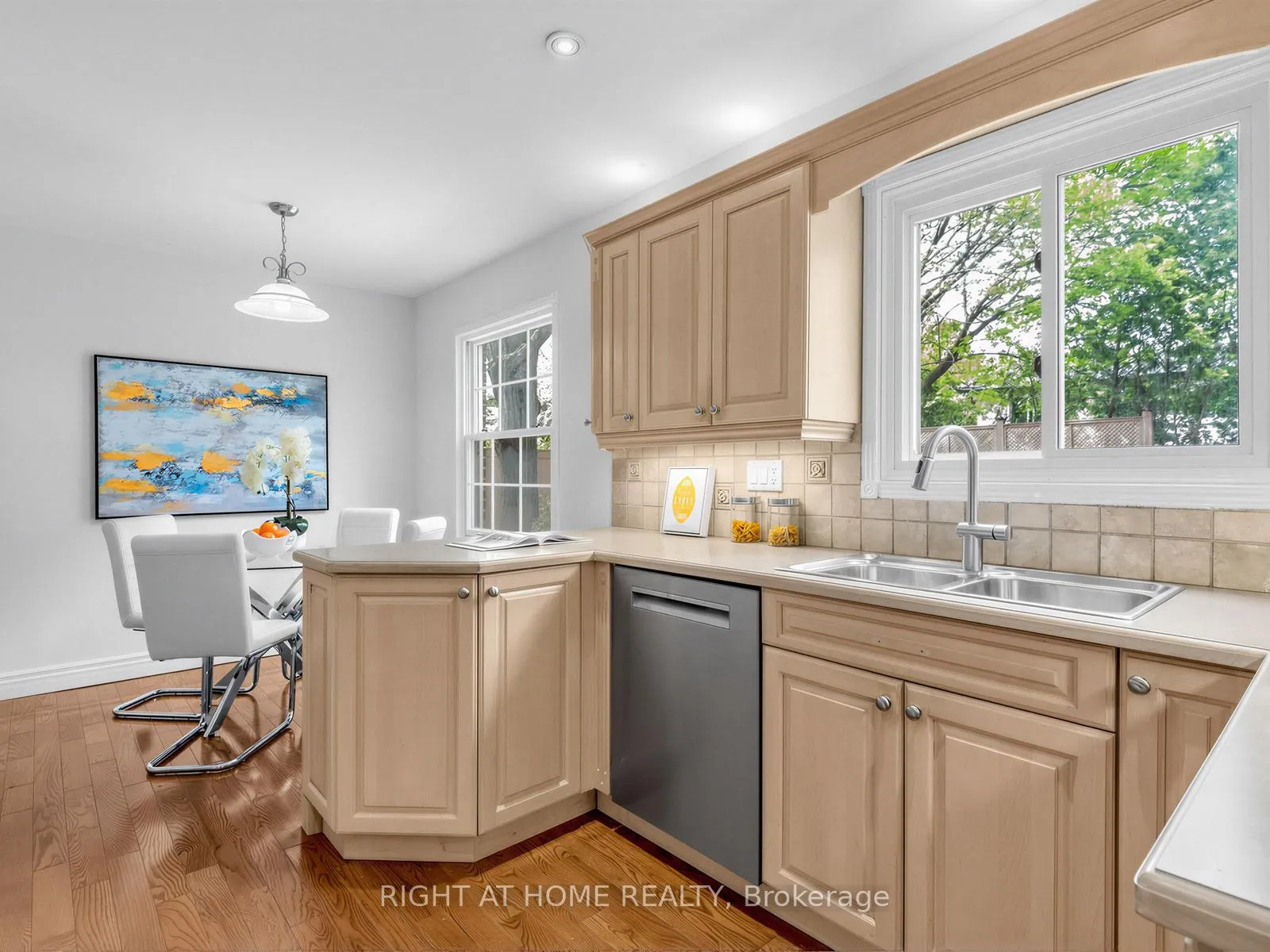 Photo 14 of 101 Holsworthy Crescent, Markham, German Mills — HOMEH