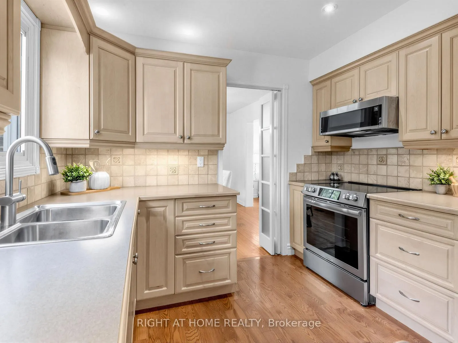 Photo 16 of 101 Holsworthy Crescent, Markham, German Mills — HOMEH