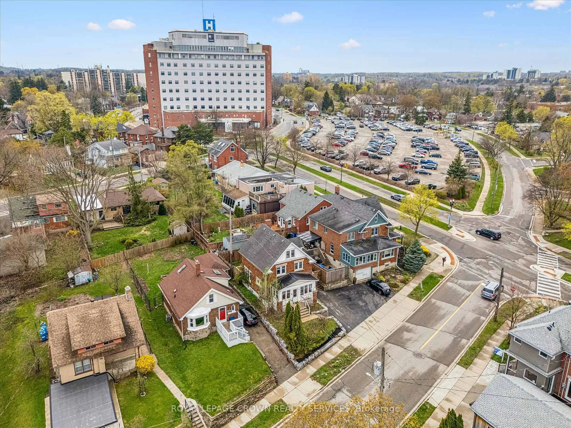 Photo 29 of 9 Spadina Road E, Kitchener — HOMEH