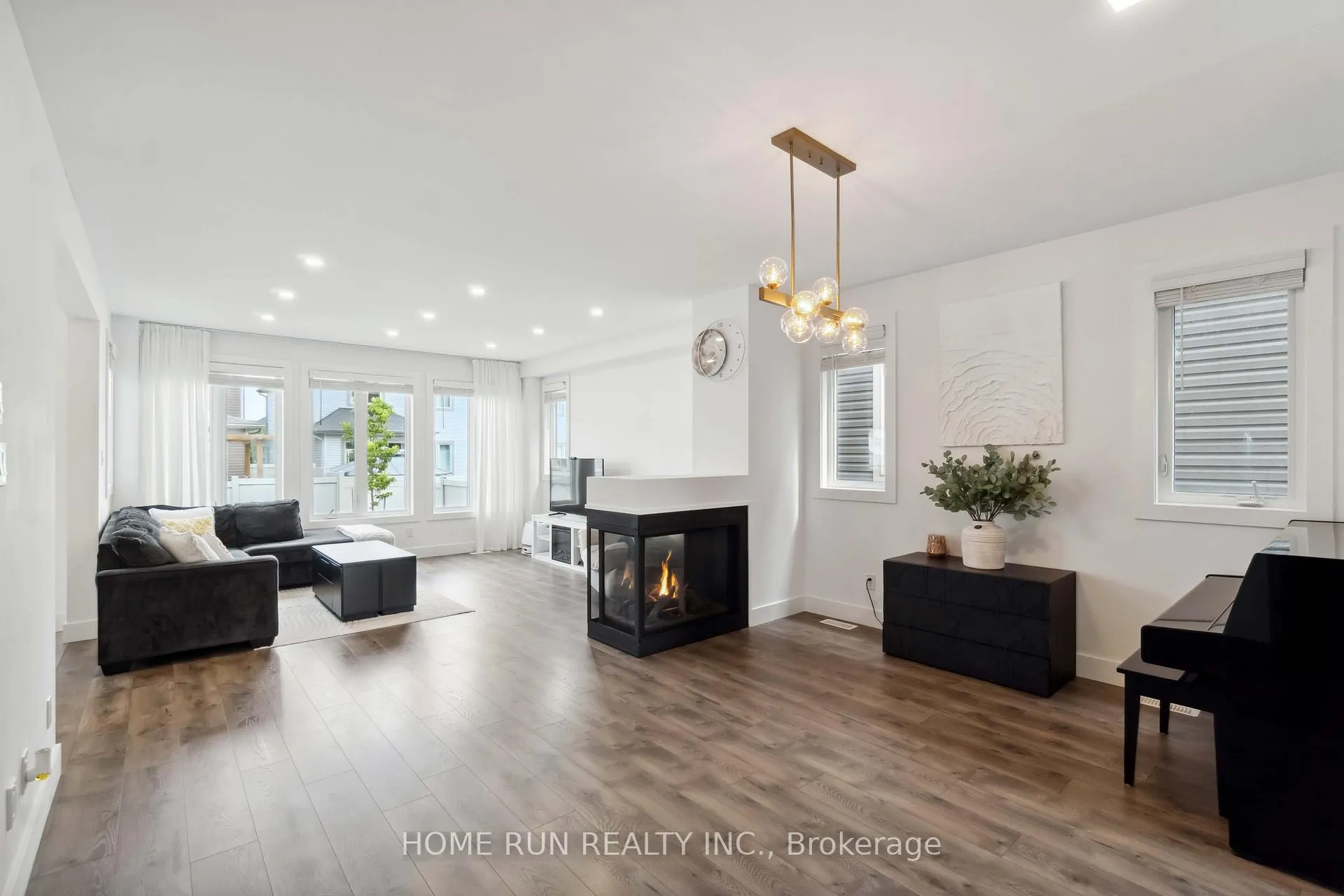 Photo 4 of 334 Haliburton Heights, Ottawa, Kanata - Emerald Meadows/Trailwest — HOMEH