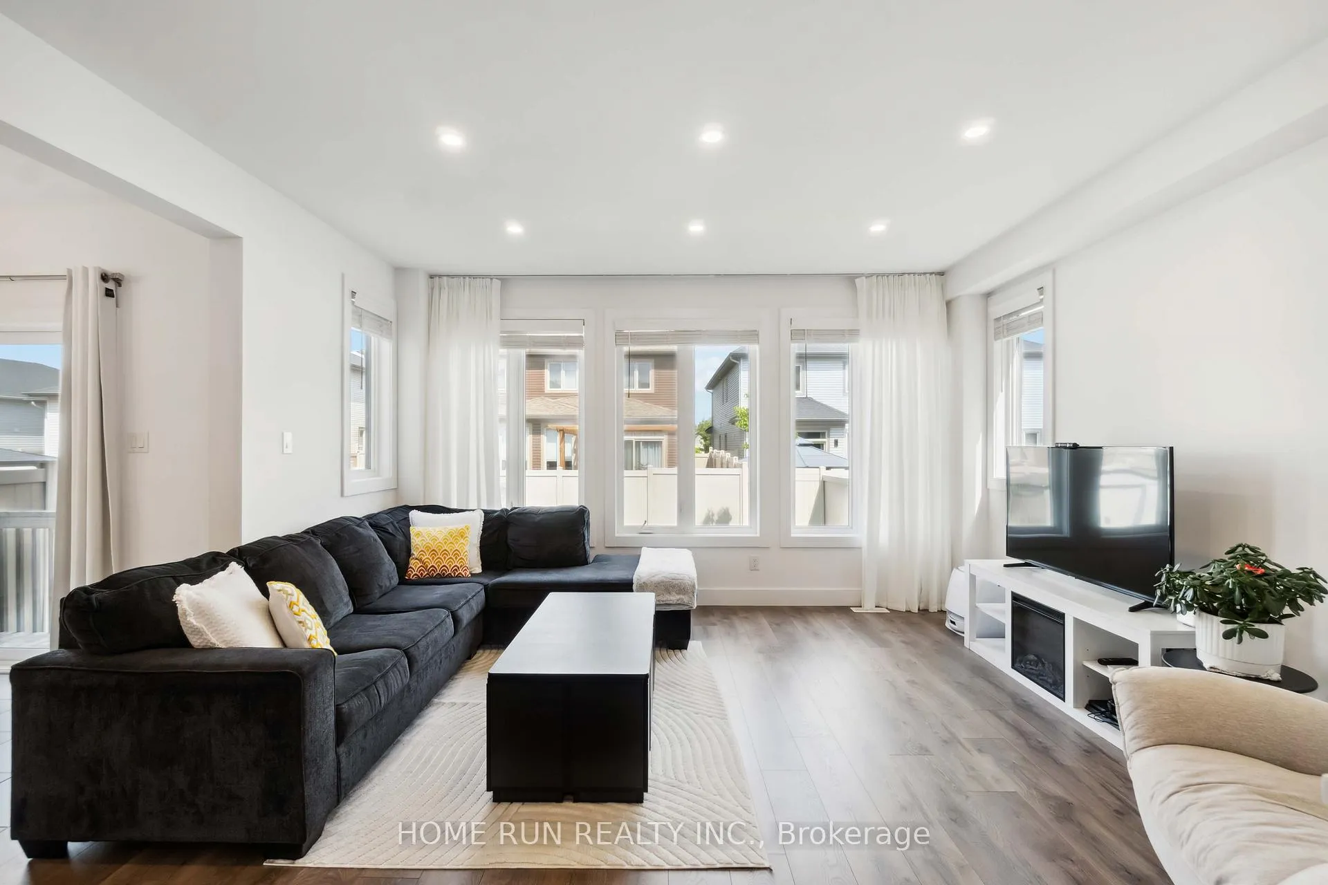 Photo 7 of 334 Haliburton Heights, Ottawa, Kanata - Emerald Meadows/Trailwest — HOMEH