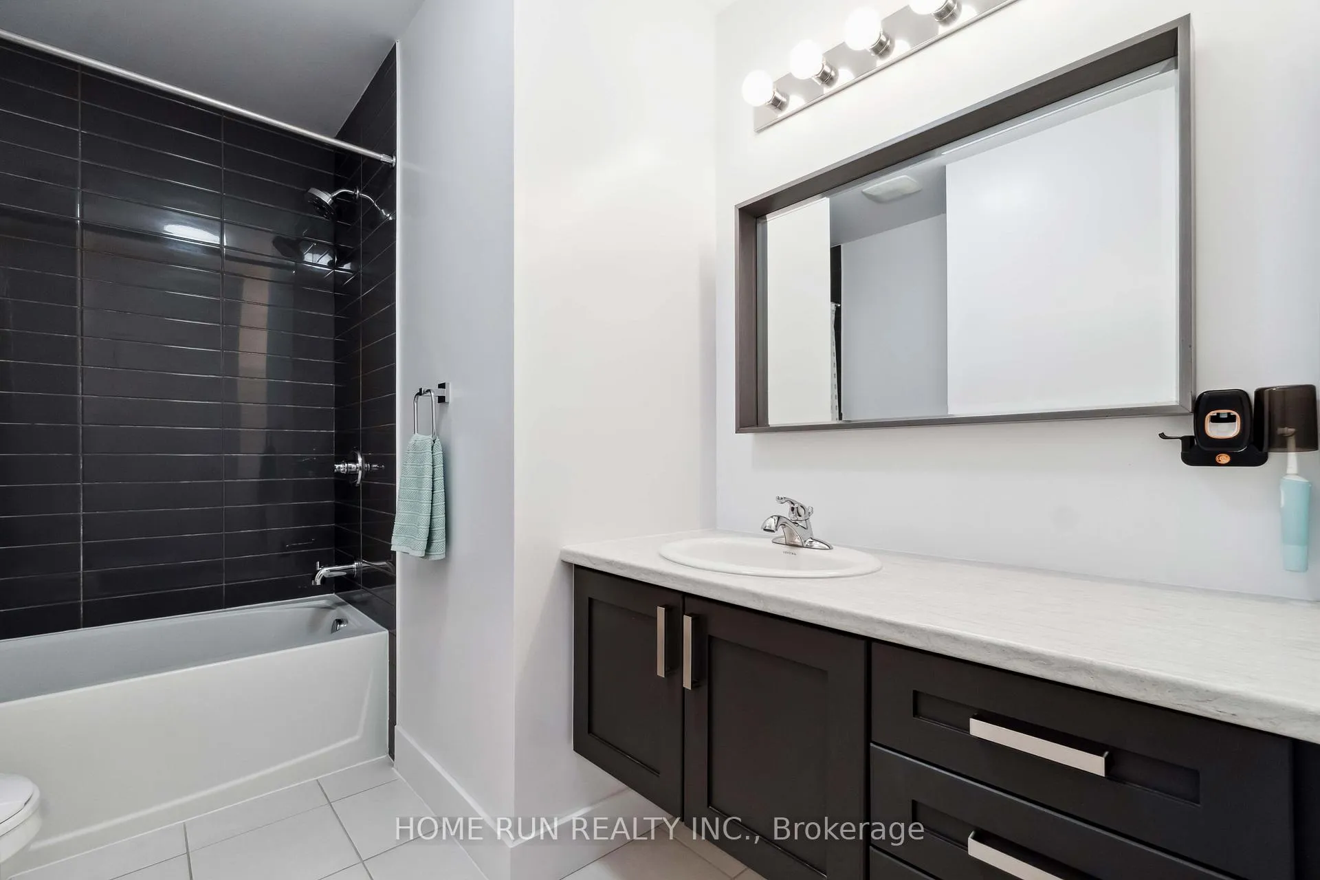 Photo 28 of 334 Haliburton Heights, Ottawa, Kanata - Emerald Meadows/Trailwest — HOMEH