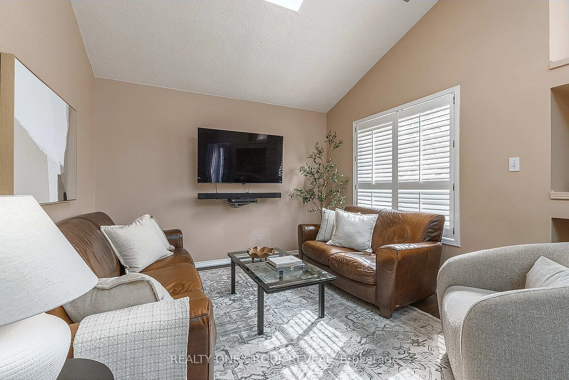 Photo 20 of 37 Wetherburn Drive, Whitby, Williamsburg — HOMEH