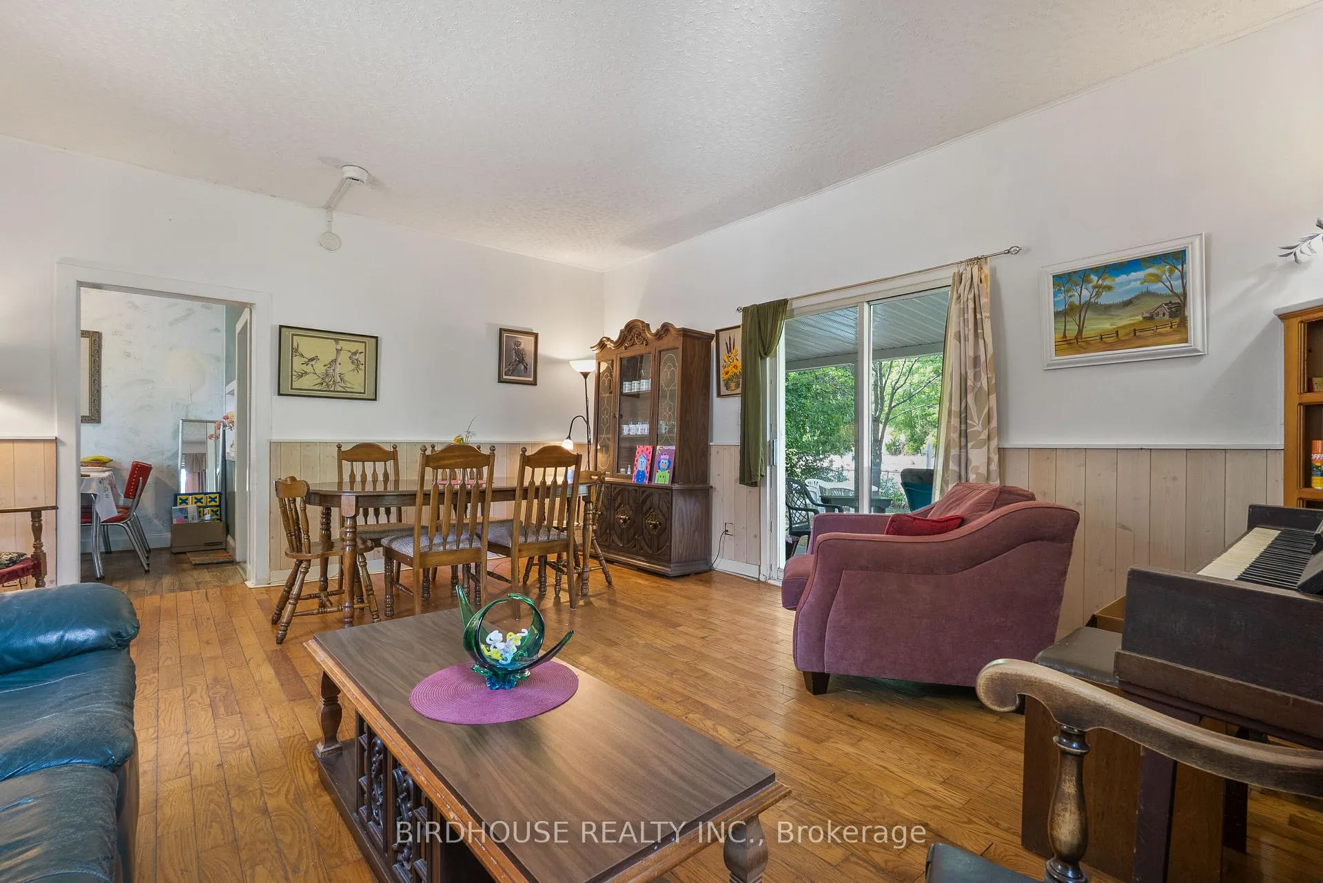 Photo 8 of 70 Ridout Street, Kawartha Lakes, Lindsay — HOMEH