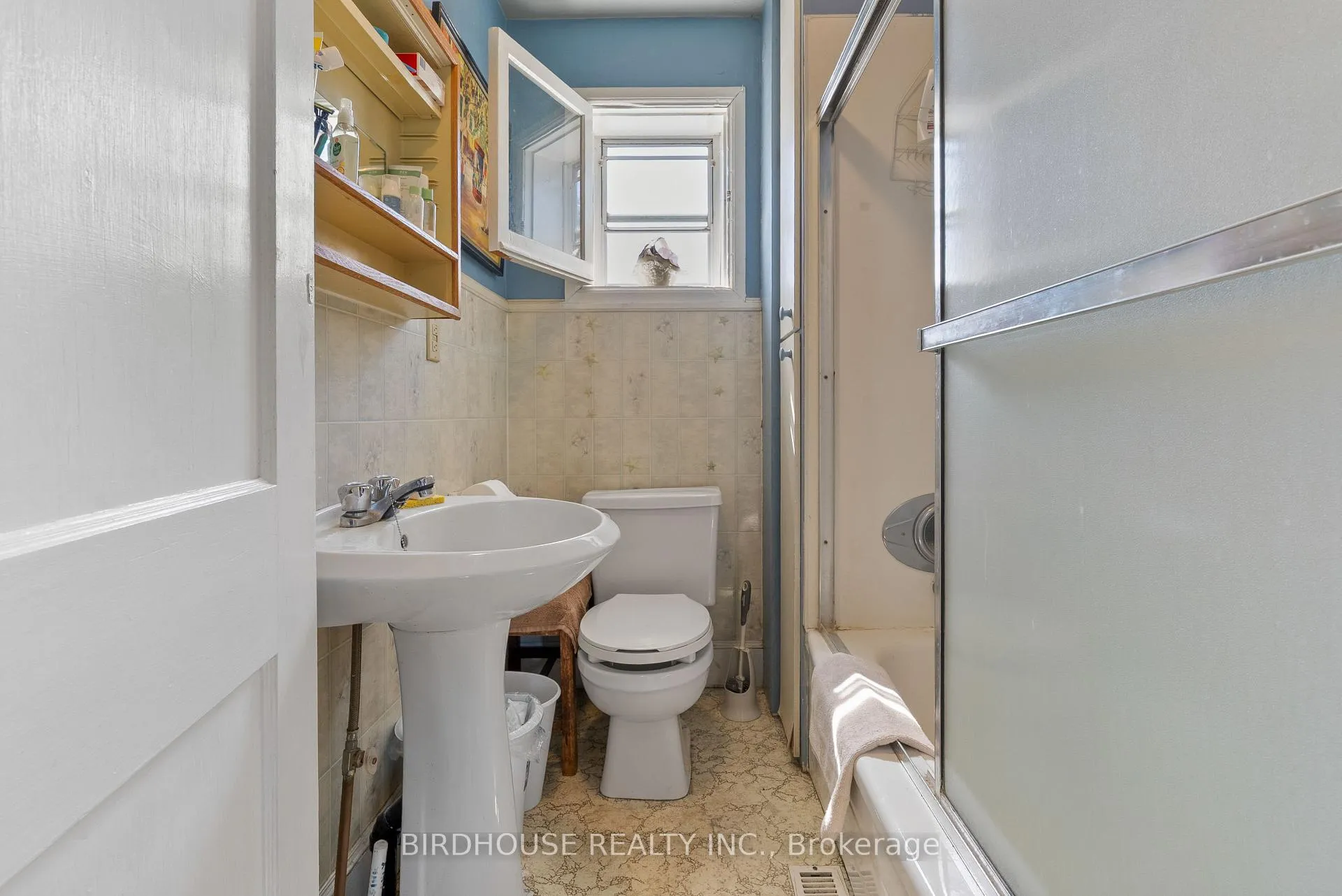 Photo 21 of 70 Ridout Street, Kawartha Lakes, Lindsay — HOMEH