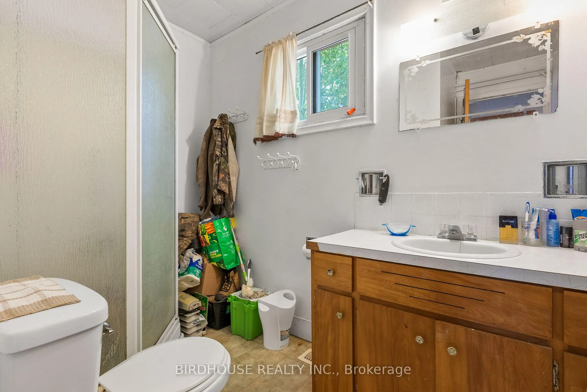 Photo 33 of 70 Ridout Street, Kawartha Lakes, Lindsay — HOMEH