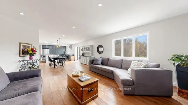 Photo 9 of Unit Main, 9 Gilbert Drive, Aurora, Aurora Estates — HOMEH