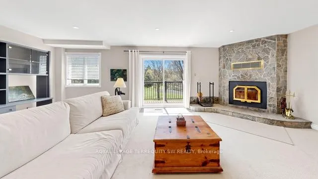 Photo 17 of Unit Main, 9 Gilbert Drive, Aurora, Aurora Estates — HOMEH