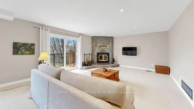 Photo 18 of Unit Main, 9 Gilbert Drive, Aurora, Aurora Estates — HOMEH