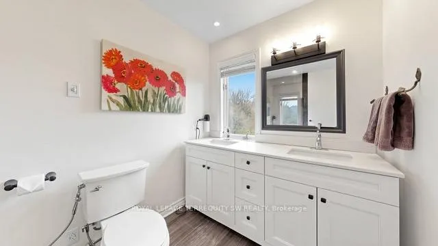 Photo 21 of Unit Main, 9 Gilbert Drive, Aurora, Aurora Estates — HOMEH
